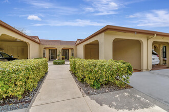 5920 Forest Grove Dr in Boynton Beach, FL - Building Photo - Building Photo