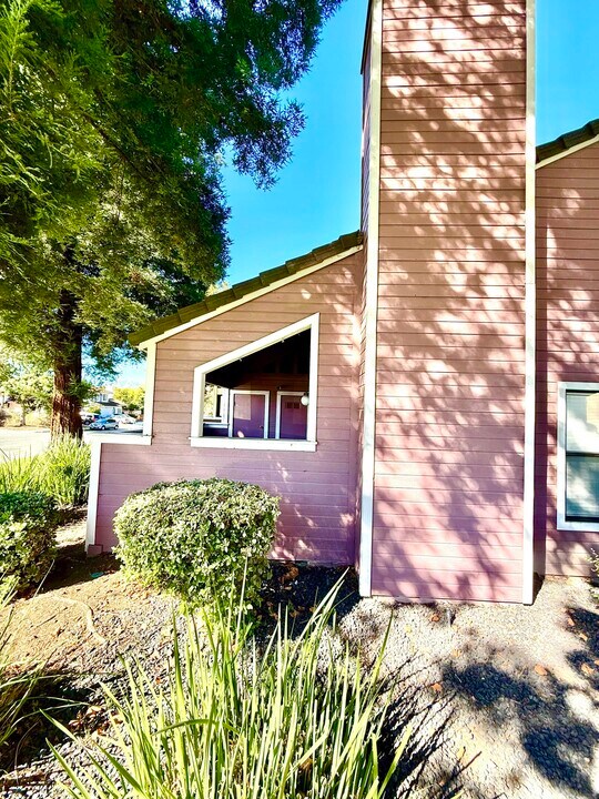 2713 Harvest Ln in Antioch, CA - Building Photo