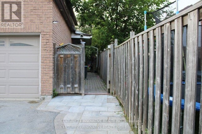 property at 2398 Strathmore Crescent