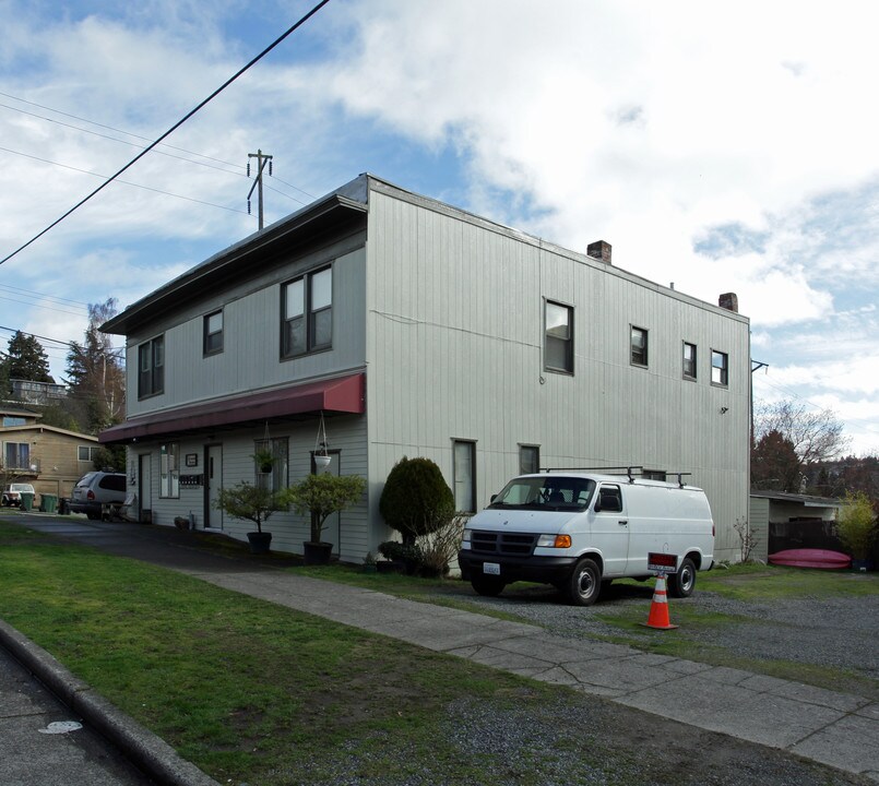 301 NW 41st St in Seattle, WA - Building Photo