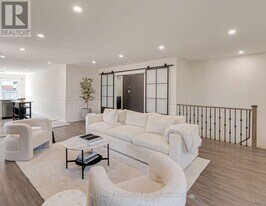 1085 Kensington St in Innisfil, ON - Building Photo