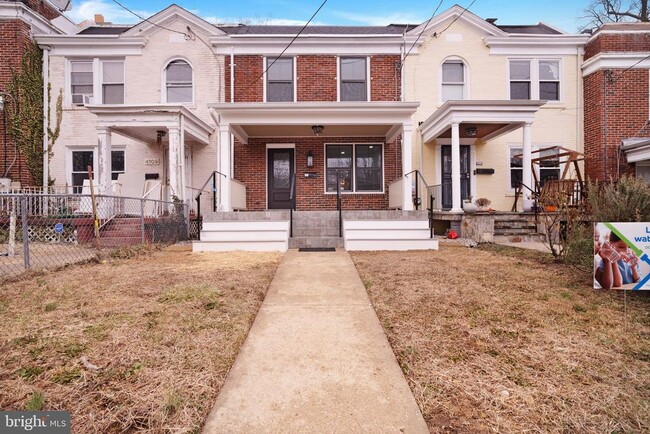 4107 4th St NW in Washington, DC - Foto de edificio - Building Photo