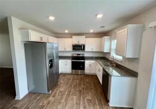 211 Millhone Wy in Pendleton, SC - Foto de edificio - Building Photo