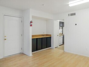 8323 Wilcrest Dr in Houston, TX - Building Photo - Building Photo