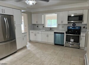 11 Crefeld Ct in Lincoln Park, NJ - Building Photo - Building Photo