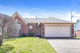 7079 Ireland Dr in Cordova, TN - Building Photo