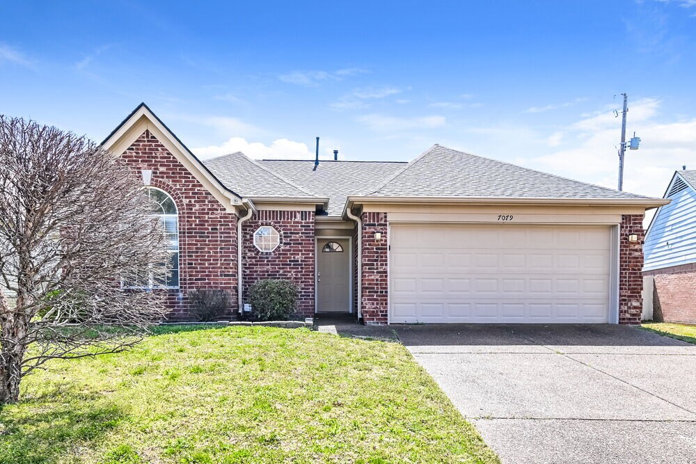 7079 Ireland Dr in Cordova, TN - Building Photo