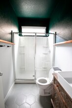 1616 Flores Way in Woodland, CA - Foto de edificio - Building Photo