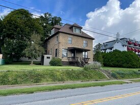 539 E 10th Ave, Unit Apt #3 in Tarentum, PA - Building Photo