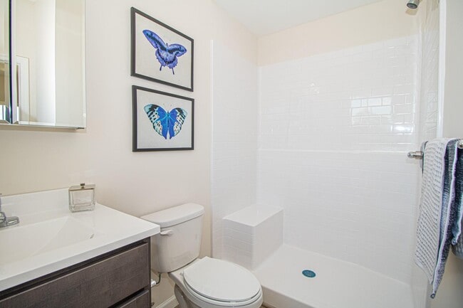 206 Ashley Ct in North Babylon, NY - Building Photo - Building Photo