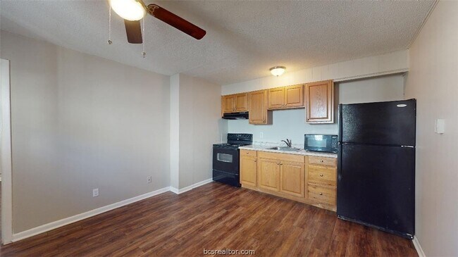 500 Foch St, Unit 5 in Bryan, TX - Foto de edificio - Building Photo