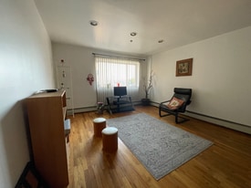 93-18 170th St in Queens, NY - Building Photo