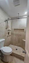 467 Golden Isles Dr, Unit 304 in Hallandale Beach, FL - Building Photo - Building Photo