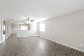 10528 E Calypso Ave in Mesa, AZ - Building Photo - Building Photo
