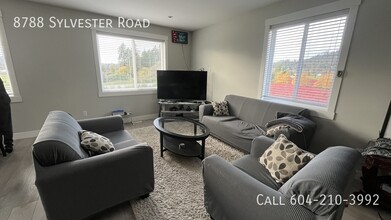 8788 Sylvester Rd in Mission, BC - Building Photo - Building Photo