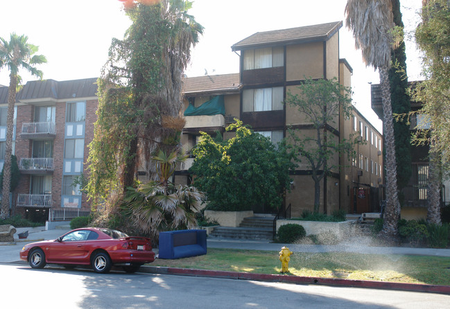 220 S La Fayette Park Pl in Los Angeles, CA - Building Photo - Building Photo