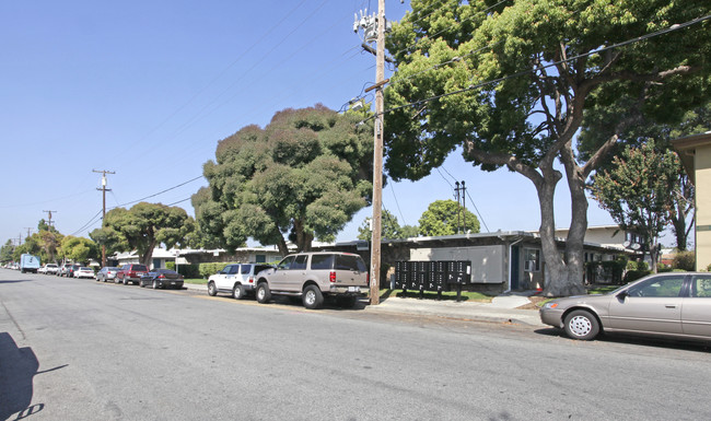 Sojo Apartments in San Jose, CA - Foto de edificio - Building Photo