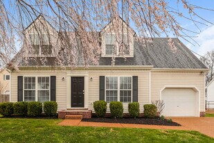 2853 Sutherland Dr in Thompson's Station, TN - Building Photo