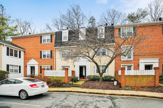 2649 S Walter Reed Dr in Arlington, VA - Building Photo - Building Photo