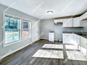 1214 Bolton Rd NW in Atlanta, GA - Building Photo - Building Photo