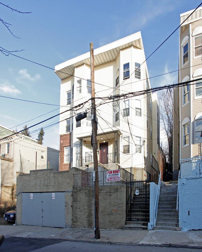 64 Jackson St in Yonkers, NY - Building Photo - Building Photo