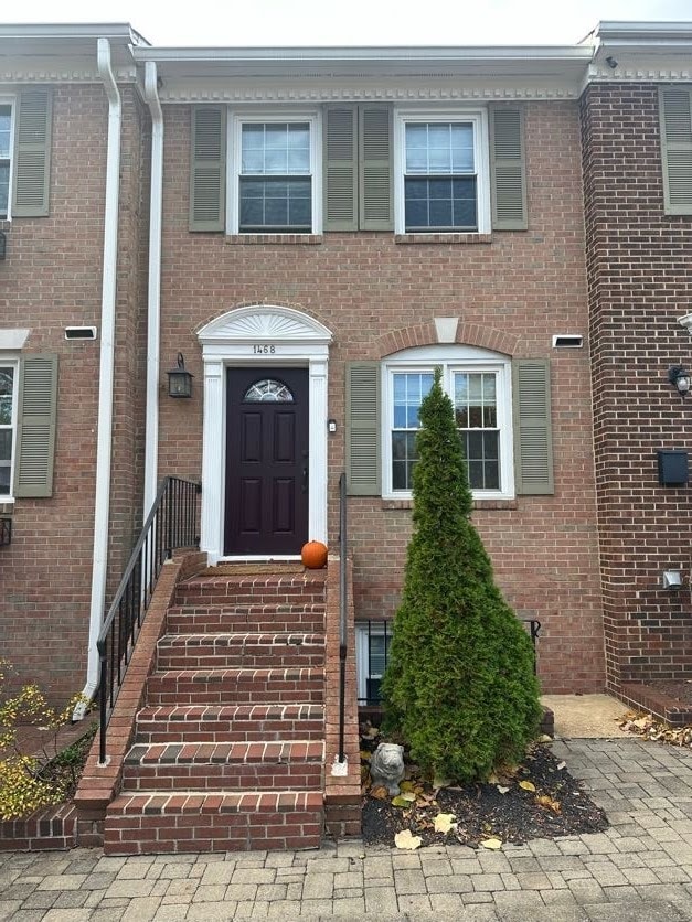 property at 1468 N Quinn St