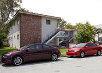 236 Madeira Ave in Coral Gables, FL - Foto de edificio - Building Photo