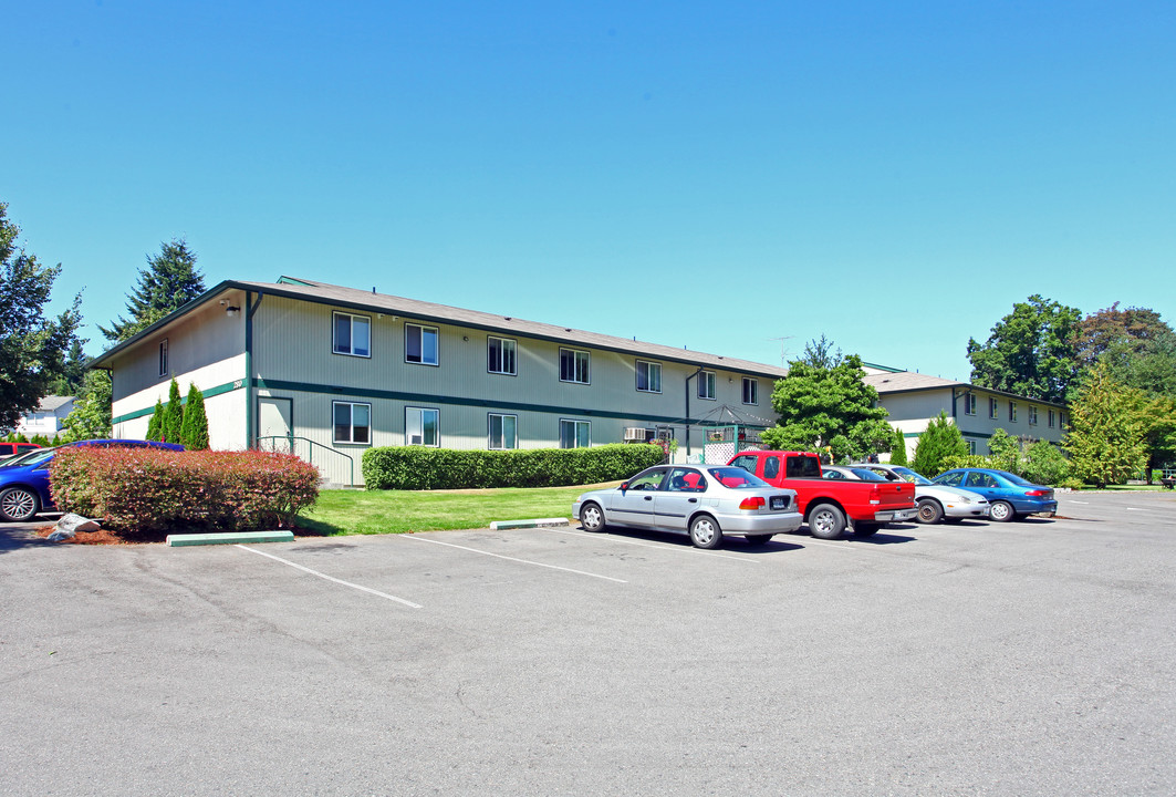 Pinewood Manor in Bremerton, WA - Building Photo