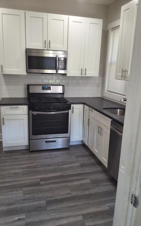 1064 Bond St in Elizabeth, NJ - Building Photo