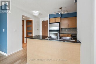 219 Fort York Blvd in Toronto, ON - Building Photo - Building Photo