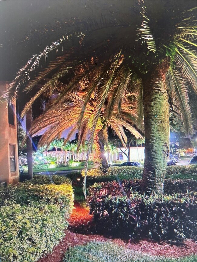 1254 S Military Trail in Deerfield Beach, FL - Building Photo - Building Photo