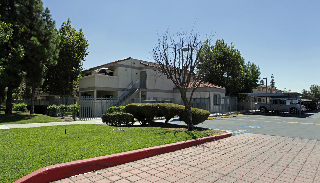 Las Brisas Apartments in Fontana, CA - Building Photo