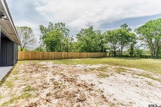 1045 Jackson St N in Sulphur Springs, TX - Building Photo - Building Photo