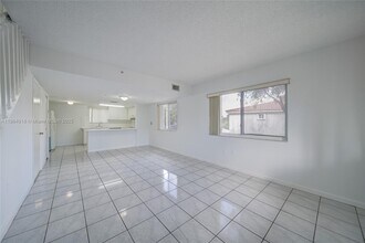 551 NW 82nd Ave in Miami, FL - Building Photo - Building Photo