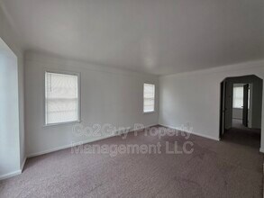 21225 Bournemouth St in Harper Woods, MI - Building Photo - Building Photo