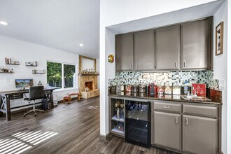 1233 E Via Escuela in Palm Springs, CA - Building Photo - Building Photo