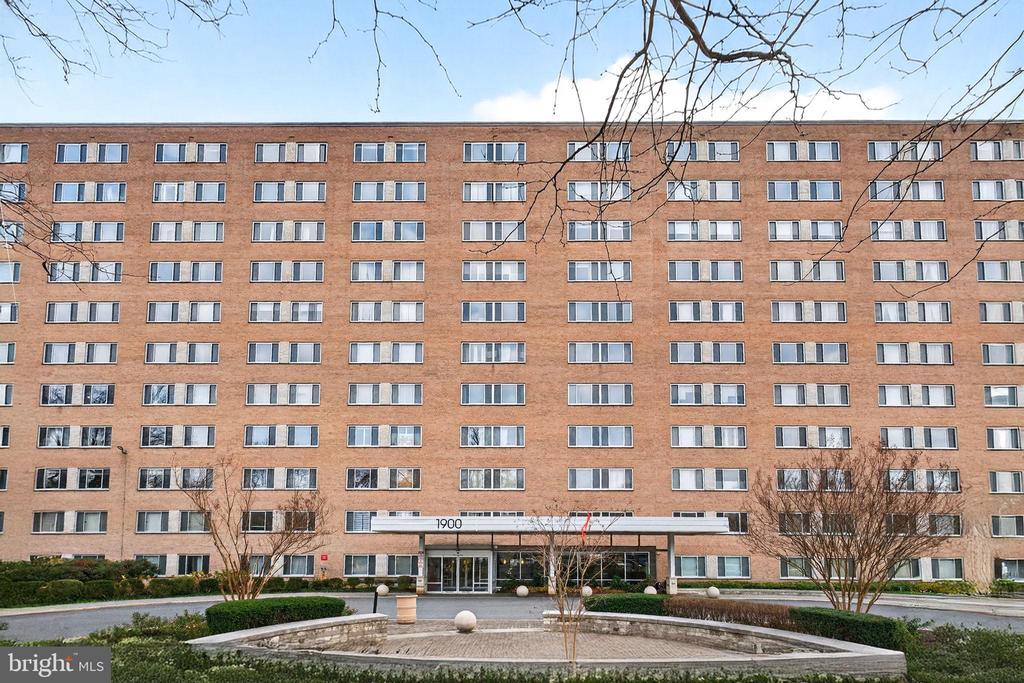 1900 Lyttonsville Rd in Silver Spring, MD - Building Photo