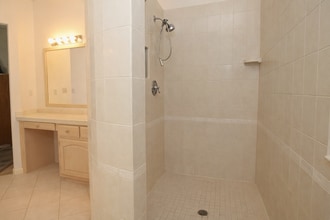 264 CR 522 in Jackson, MO - Foto de edificio - Building Photo