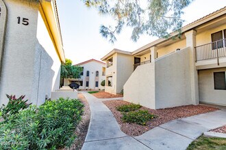 10610 S 48th St in Phoenix, AZ - Foto de edificio - Building Photo