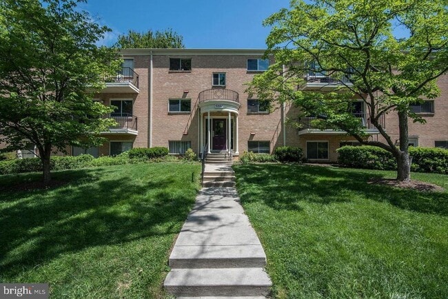 10667 Montrose Ave in Bethesda, MD - Building Photo - Building Photo