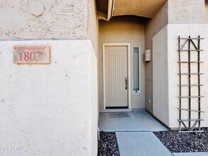 1803 W Frye Rd in Phoenix, AZ - Building Photo - Building Photo