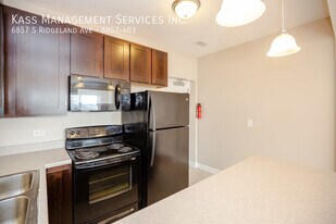 6857 S Ridgeland Ave in Chicago, IL - Building Photo