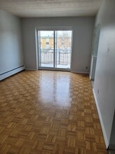 16 Austin Dr in Waterloo, ON - Building Photo - Building Photo