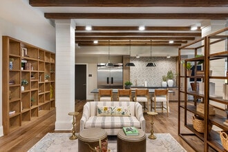 Album Summit Pines in Apex, NC - Foto de edificio - Building Photo