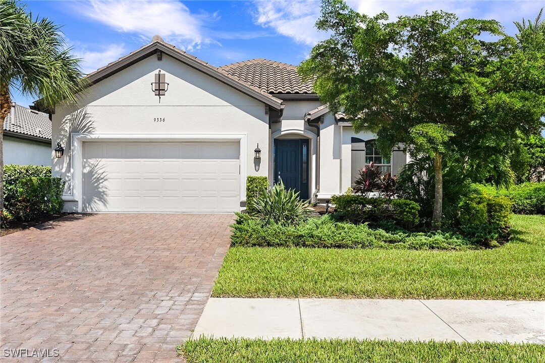 9336 Montelanico Loop in Naples, FL - Building Photo