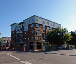 Royal Building in Springfield, OR - Foto de edificio - Building Photo