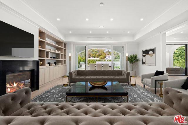property at 722 N Camden Dr