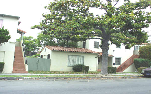 111 W 20th St in Long Beach, CA - Building Photo