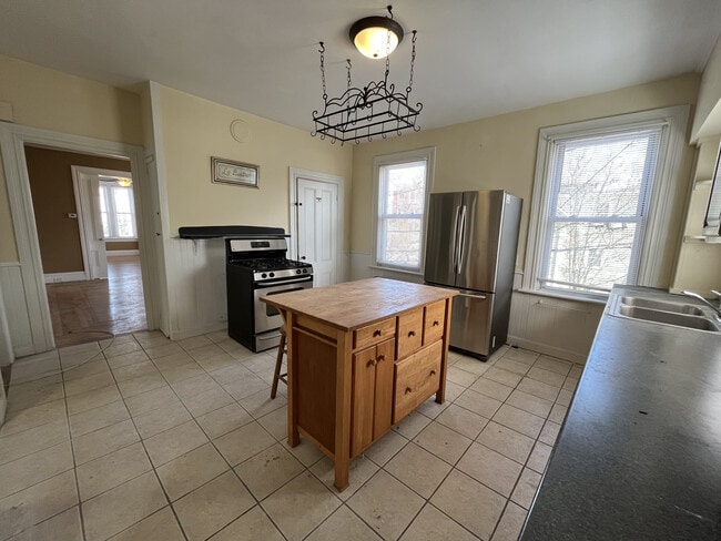 203 Howell St, Unit 2