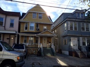 37 Gautier Ave, Unit #2 in Jersey City, NJ - Foto de edificio - Building Photo